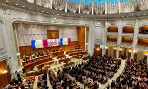 ФОТО: російська чиновниця прийшла на роковини ЧАЕС у одязі з написом «Вечірка»