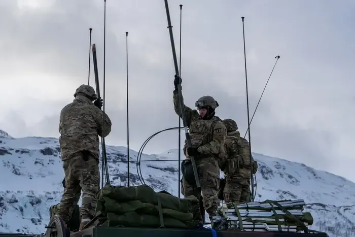 НАТО в Арктиці, фінам наказали стримуватися