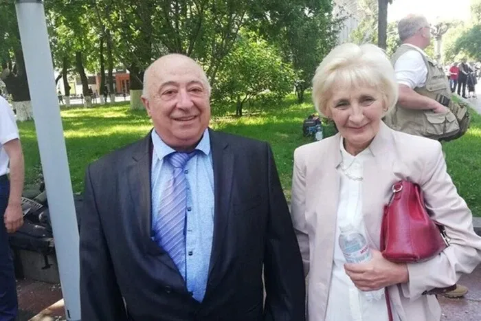 A hoax about Zelenskyy's family and millions in their bank accounts has been circulating online
