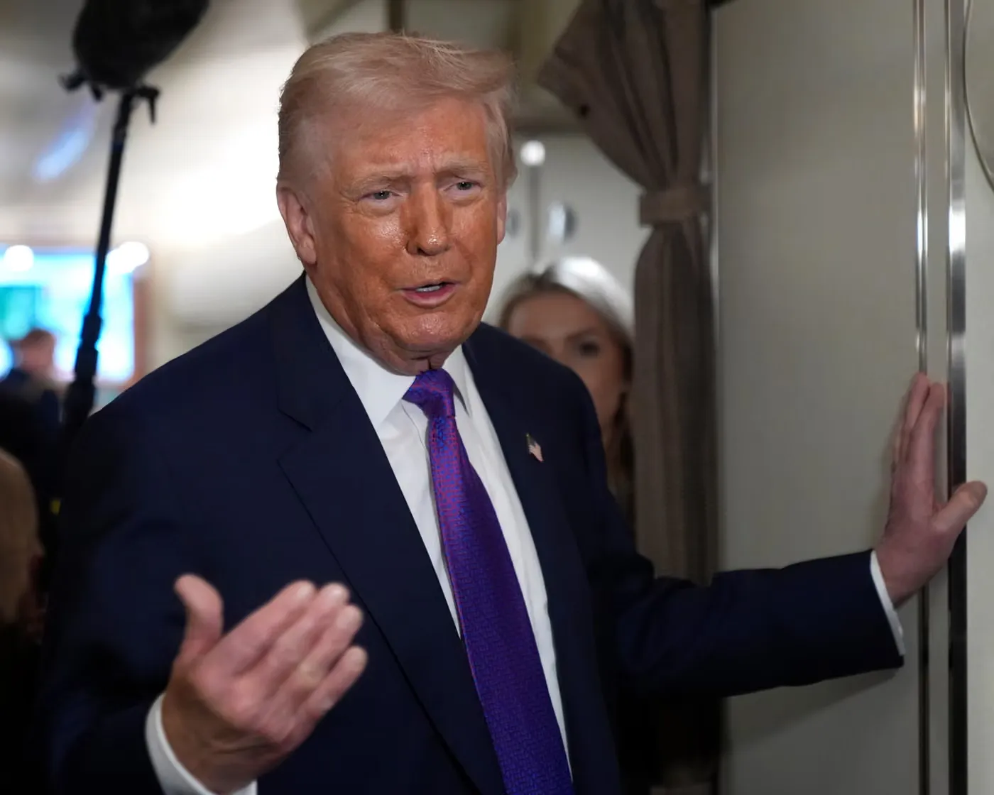 Трамп відреагував на затримання принца Ендрю