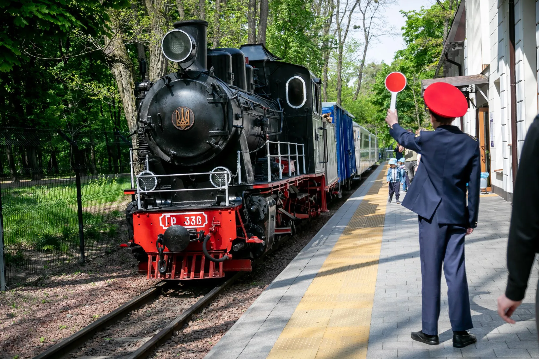 Укрзалізницю закликали переглянути безпеку пасажирів Київської дитячої залізниці