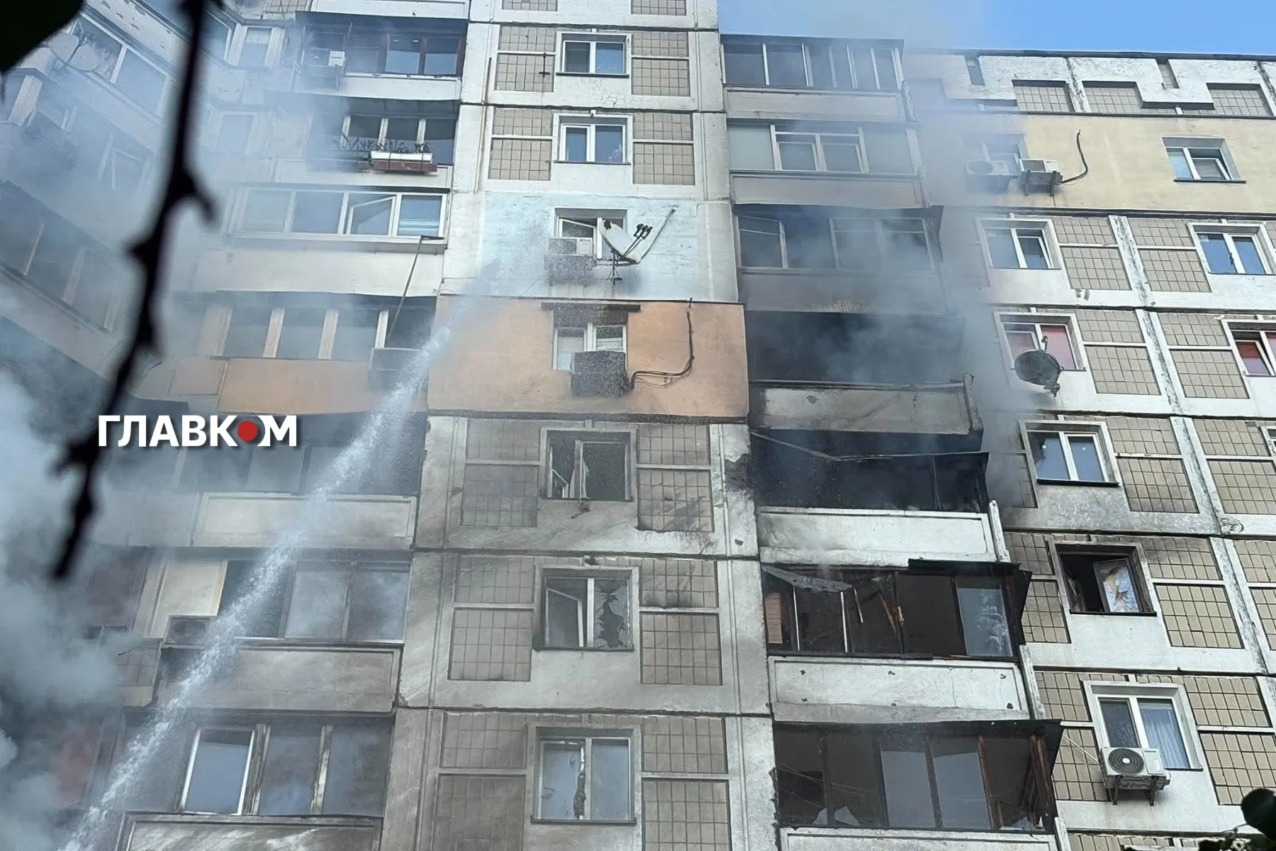 Унаслідок влучання дрона рф у житловий будинок на Позняках постраждала жінка