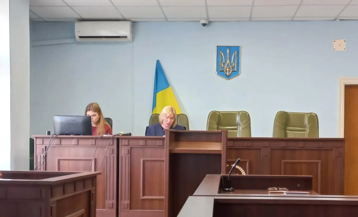 На суд по підробці документів Управління освіти Дніпровської РДА не ходить ні обвинувачена, ні адвокат