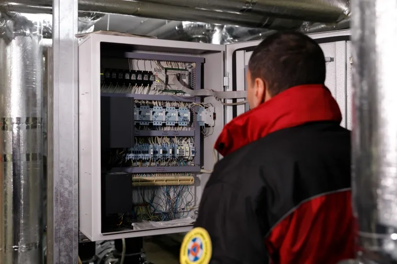 Як не замерзнути без світла і що реально працює в київських будинках (Фото, Відео)