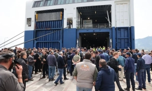 Из-за подкаста Джо Рогана. Меган Маркл и принц Гарри раскритиковали Spotify за дезинформацию о Covid-19