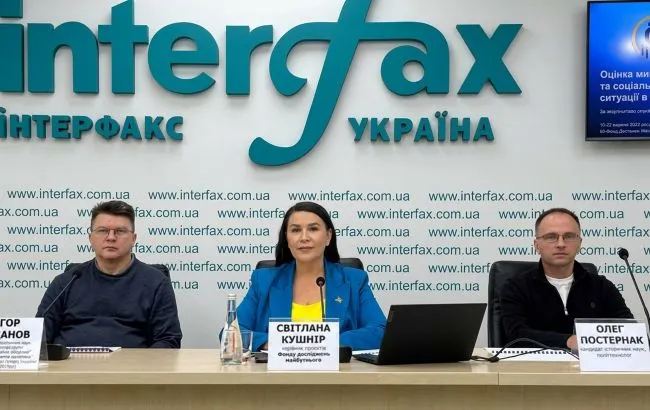 Zaluzhny and Zelenskyy are nearly tied in the presidential poll