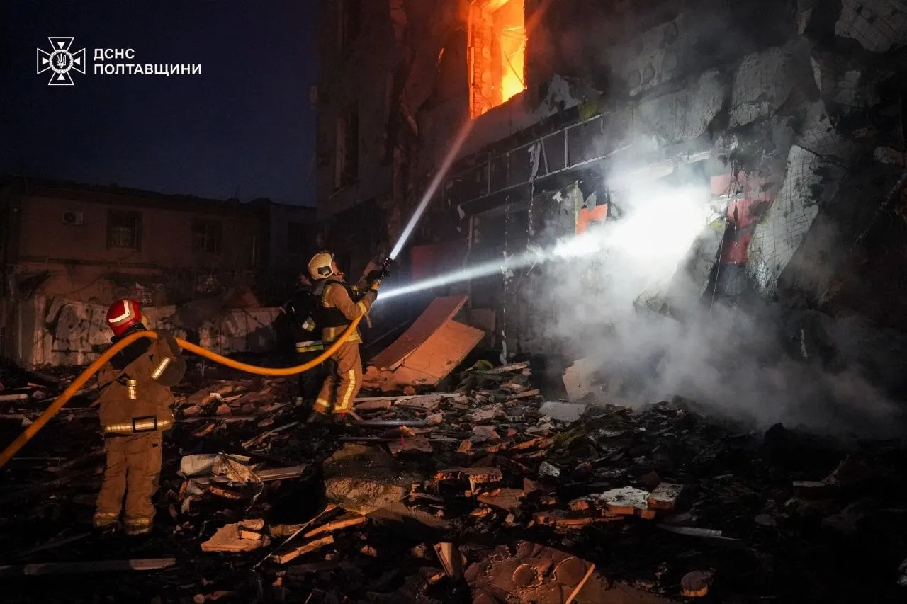 На Полтавщині російський дрон влучив у склад підприємства, пошкоджено будинки