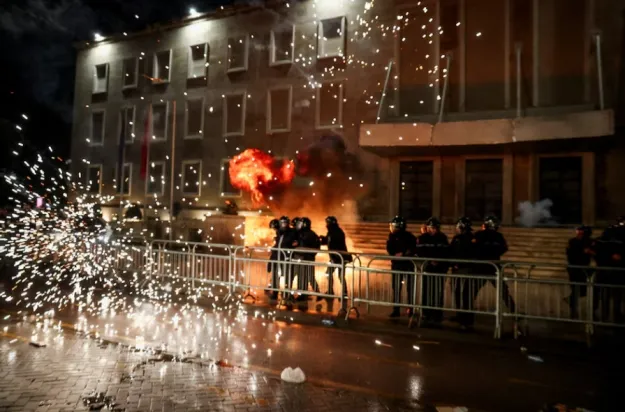 В Албанії тисячі людей вийшли на протести проти віцепрем'єрки через корупцію