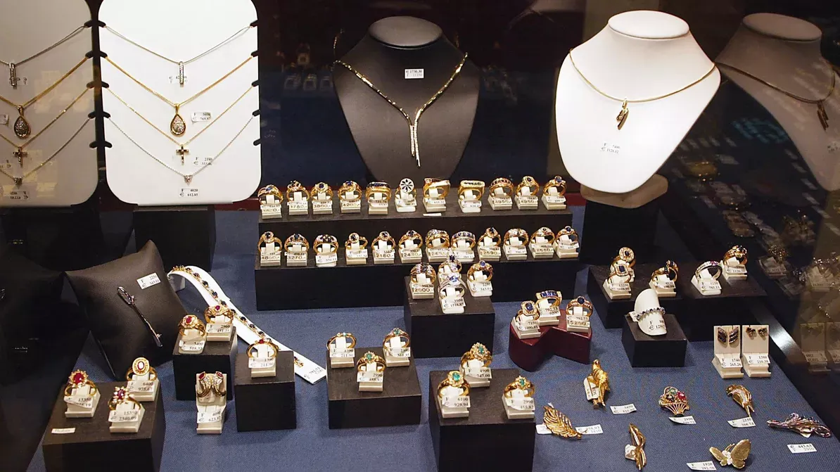 У Парижі з молотом напали на інкасаторів і викрали сапфір за €150 тисяч