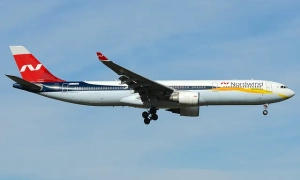 Трамп достроково покинув саміт G7 та розкритикував Макрона