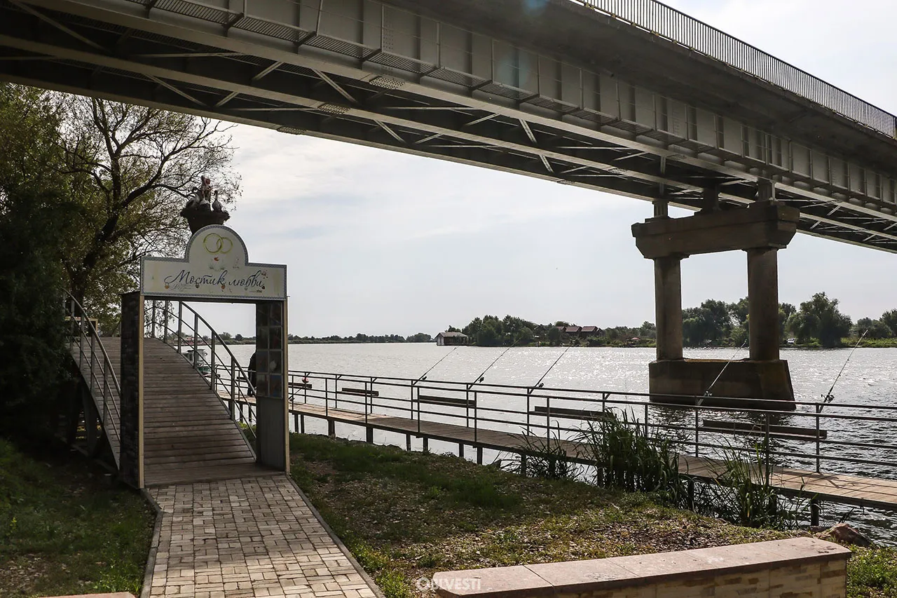 Одещина відновила рух транспорту після удару РФ по мосту під Маяками