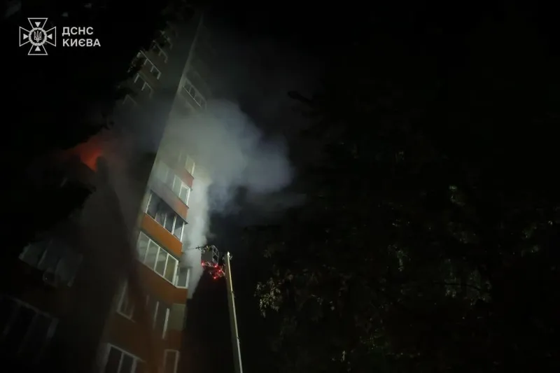 Фото: рятувальники показали наслідки нічного удару рф по Києву