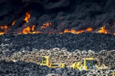 У Молдові просять не палити шини на Великдень