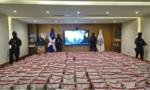 Під час зустрічі президента Франції з громадянами стався неприємний інцидент