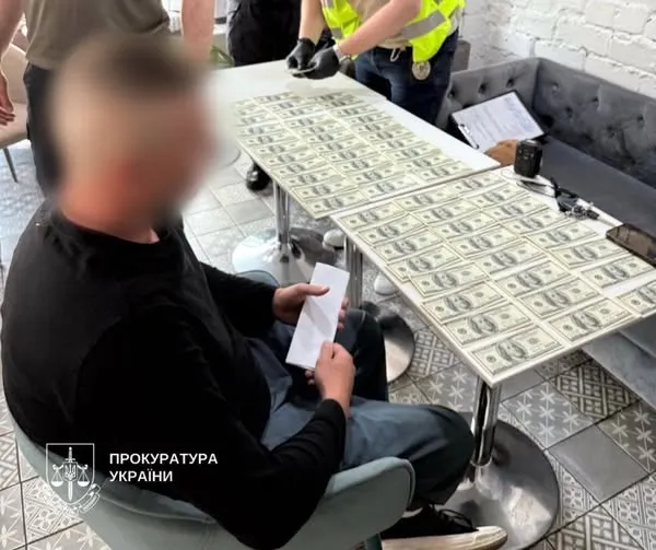 Троє дітей чи хвора дружина за $7500: у Києві викрили схеми втечі чоловіків за кордон