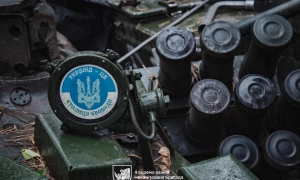 При вʼїзді до Костянтинівки росіяни вдарили дроном по автівці гуманітарної місії