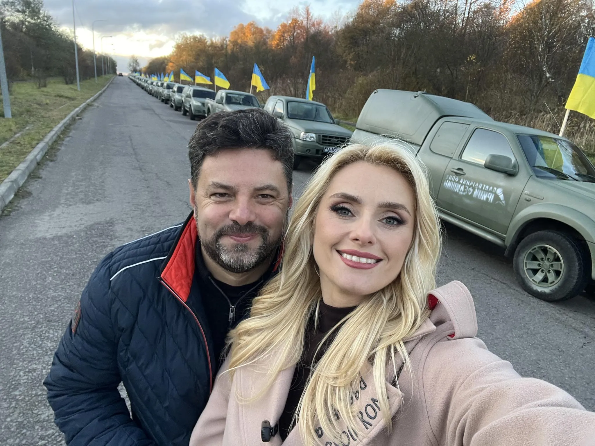 Відома українська співачка передала військовим 400 пікапів