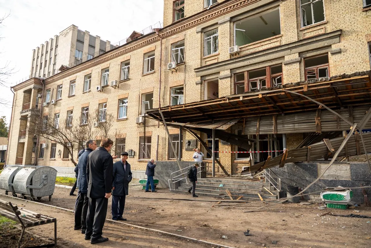 Фото: який вигляд має Київський Інститут отоларингології через 40 днів після атаки рф