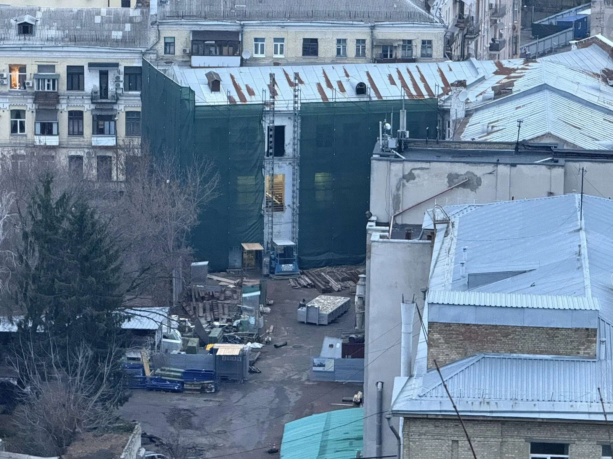 У Києві почався демонтаж історичного Ткацького цеху на Подолі