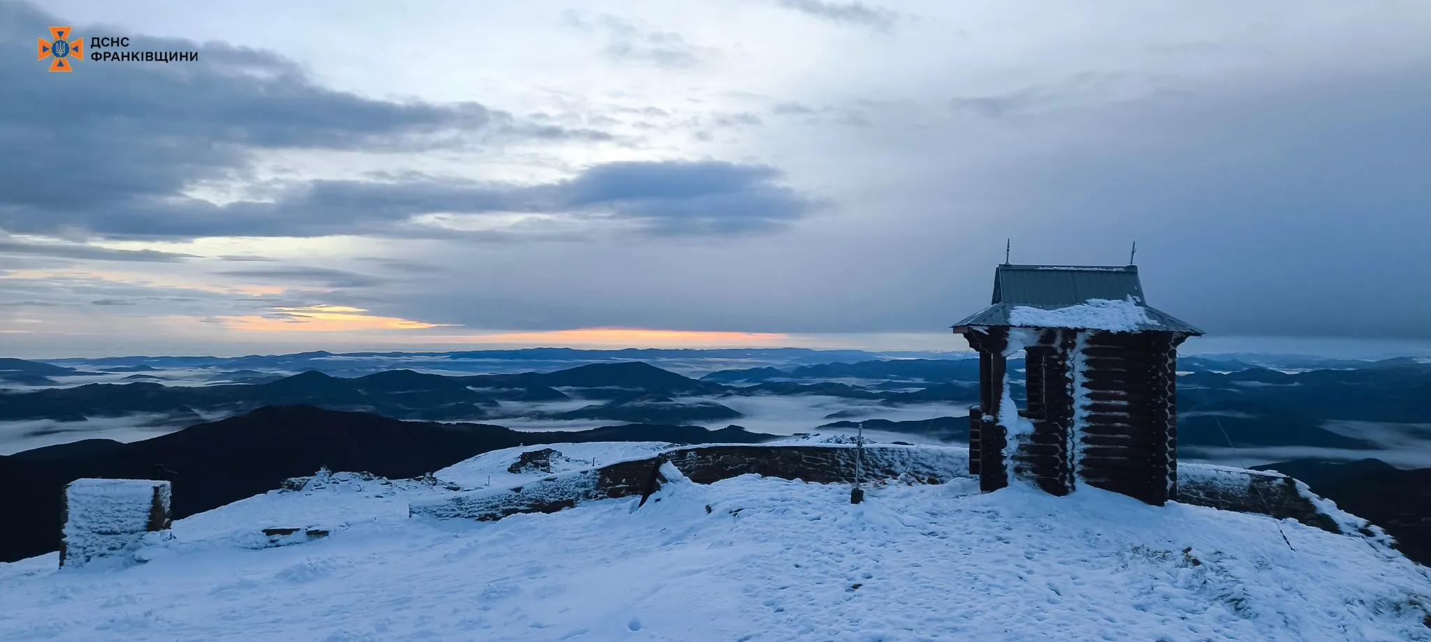 У Карпатах вирує потужна снігова буря, прикордоння засипало снігом