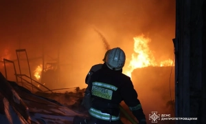 Відео: Російські окупанти пошкодили у Фастові кілька пасажирських локомотивів