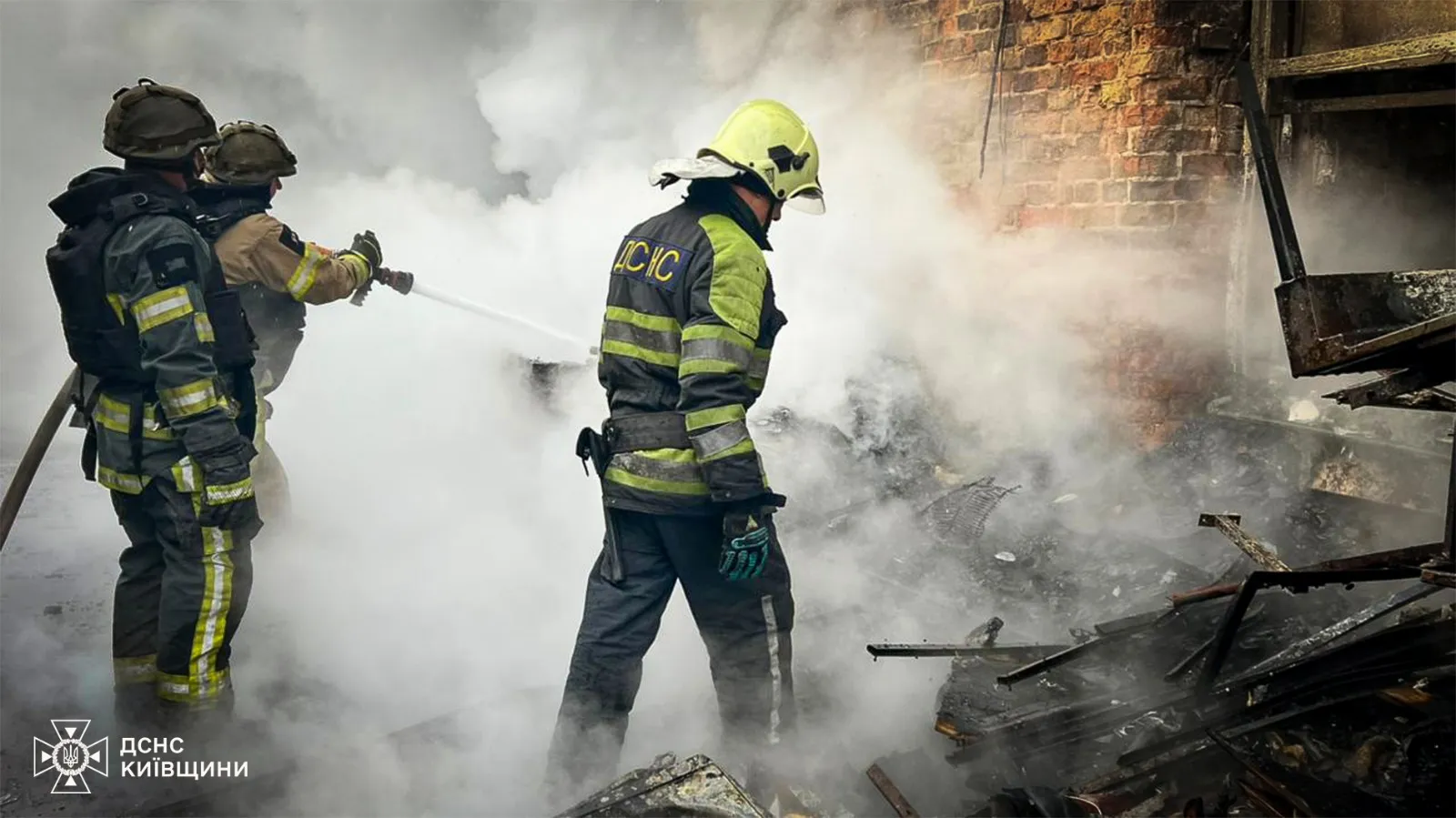 У Новгород-Сіверському російські окупанти поцілили у райвідділ поліції