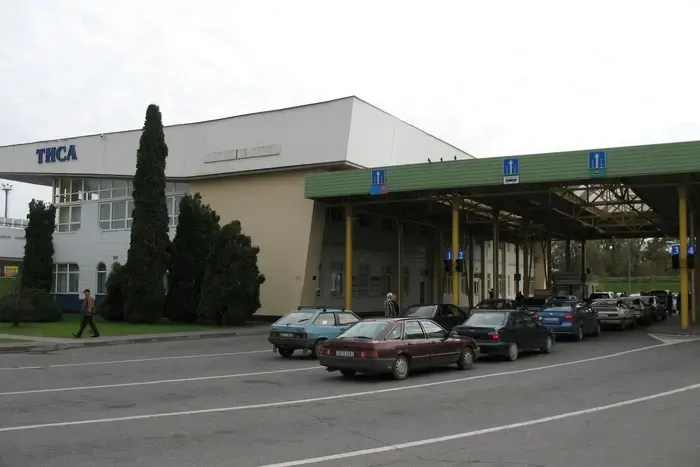 На кордоні з Угорщиною збій у роботі пункту пропуску