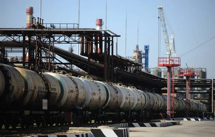Россия готовится запретить экспорт бензина до конца 2026 года