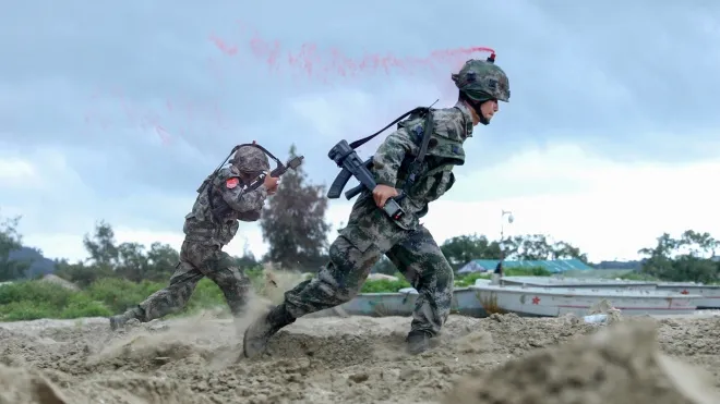 Китай переглядає військову доктрину через війну РФ проти України, ставка на «тотальну війну» і ШІ — Пентагон