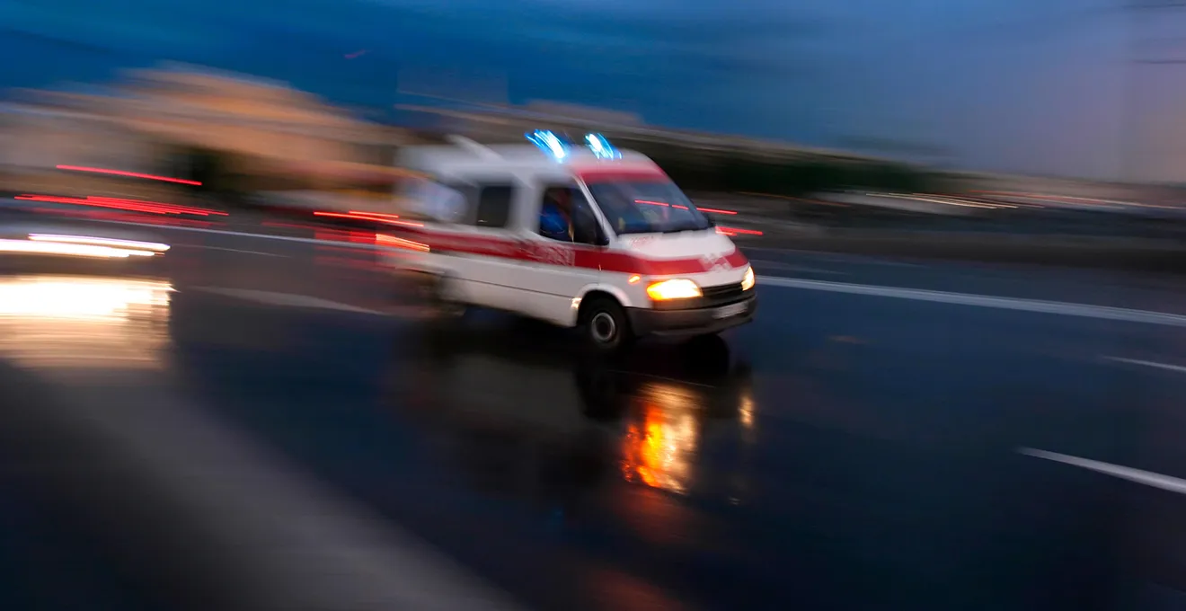В Херсоне напали на машину скорой помощи, медики получили ранения во время выезда