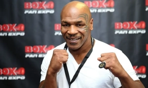 Майк Тайсон підтвердив бій проти Флойда Мейвезера