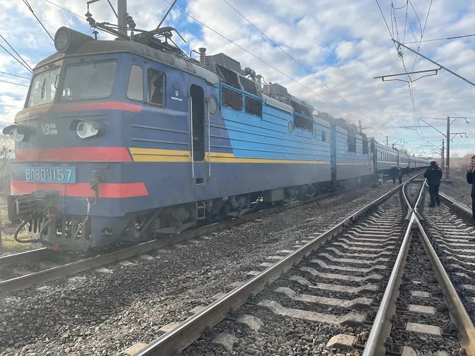 A 17-year-old teenager died from an electric shock on a train in Zaporizhzhia