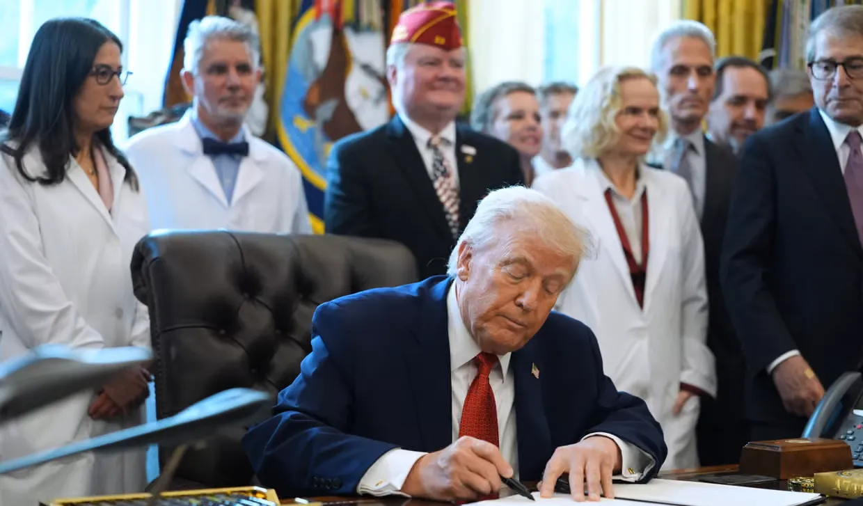 Дональд Трамп радо вивів канабіс з найобмежувальної категорії наркотиків