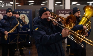 Фото, відео: націоналісти заблокували вертолітний майданчик Януковича