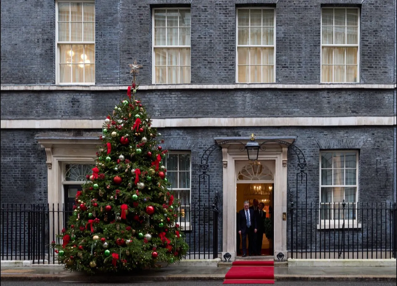 Британську урядову ялинку прикрасили тернопільською жар-птицею – фото