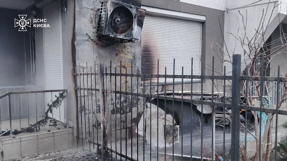 На Берестейському проспекті від генератора загорілась багатоповерхівка фото