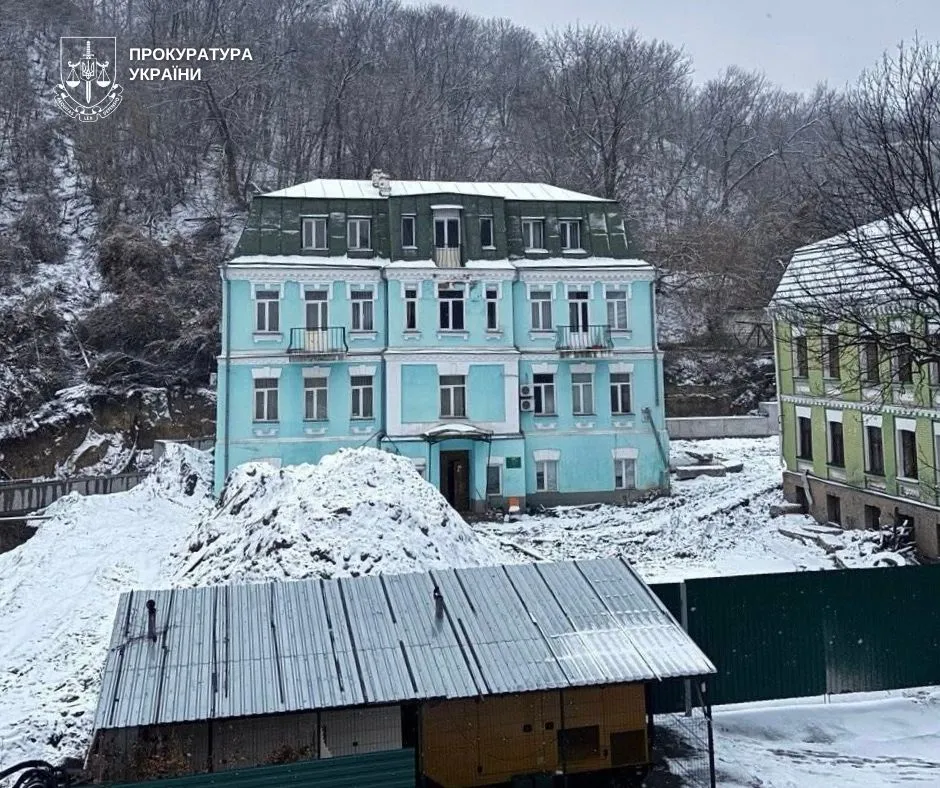 Прокуратура оскаржує відмову суду арештувати землю на Подолі