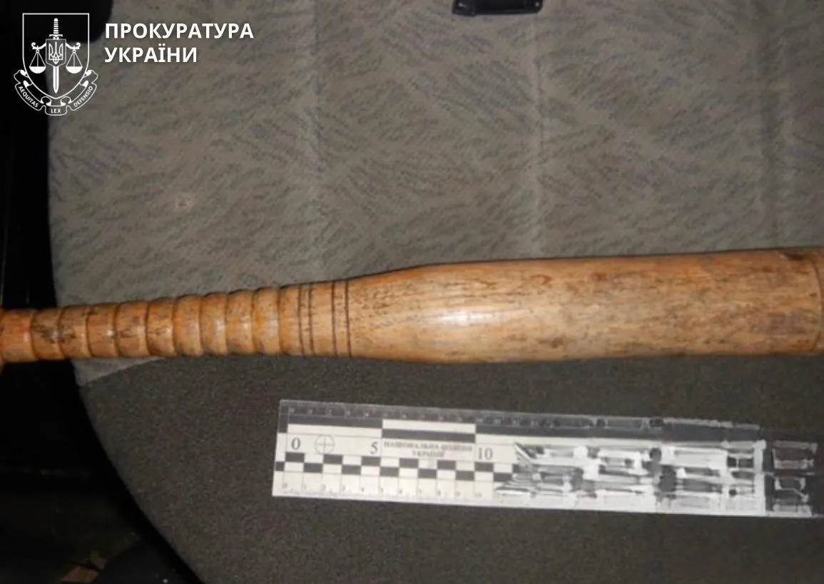 У Франківську водій напав з битою на комунальника, який розчищав сніг