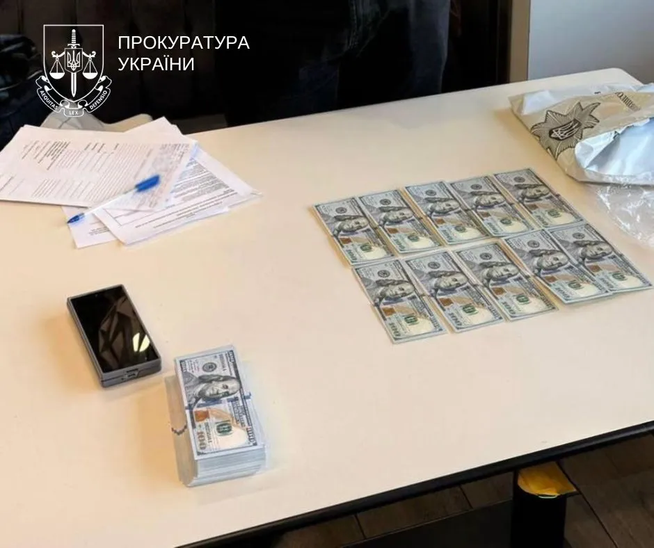 У Києві адвокат пообіцяв за $25 000 зняти клієнта з військового обліку