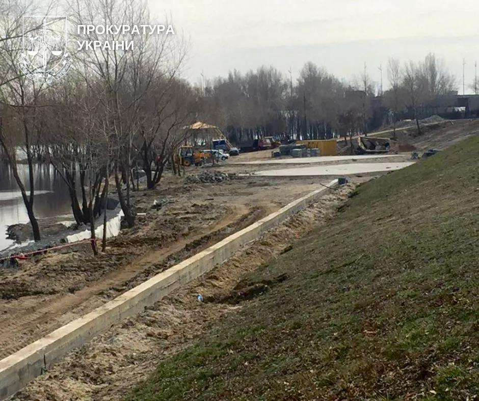 У Києві посадовцям Київзеленбуду оголосили підозри у розтраті на реконструкції парку «Наталка»