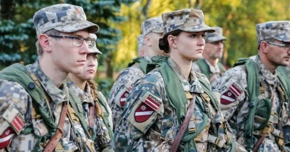 У Латвії другий день поспіль попереджають про повітряну загрозу