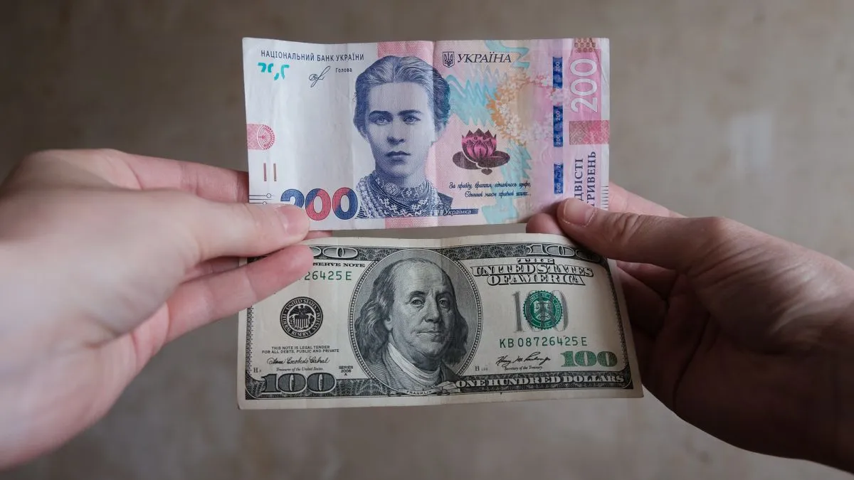 The cash dollar has once again crossed the 45 hryvnia mark