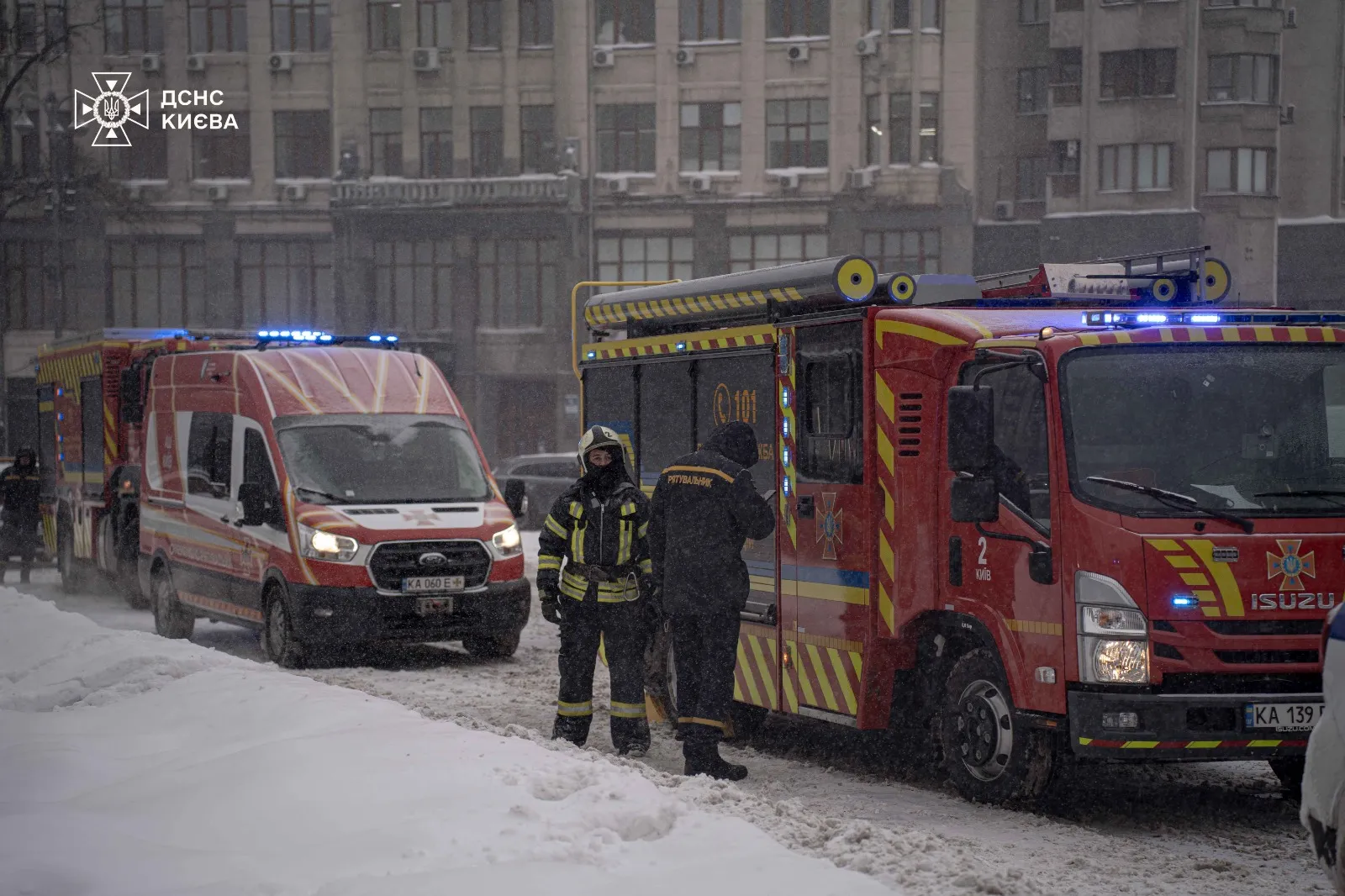 ДСНС показала, як гасила пожежу у готелі «Дніпро» у центрі Києва
