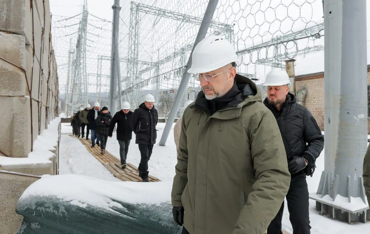 Шмигаль перевірив західні електростанції та захисні споруди