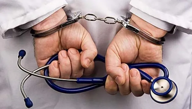 В Британії екслікаря підозрюють у сексуальному насильстві над пацієнтами, серед них — діти