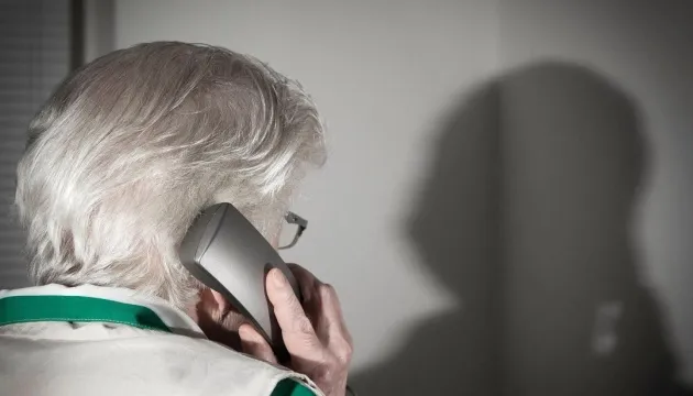 Шахраї виманюють гроші у літніх українців, погрожуючи викриттям нібито їх співпраці з Росією