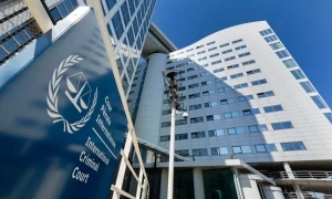 Запобігти арешту: в Мінську європейські посли прийшли до письменниці Алексієвич 