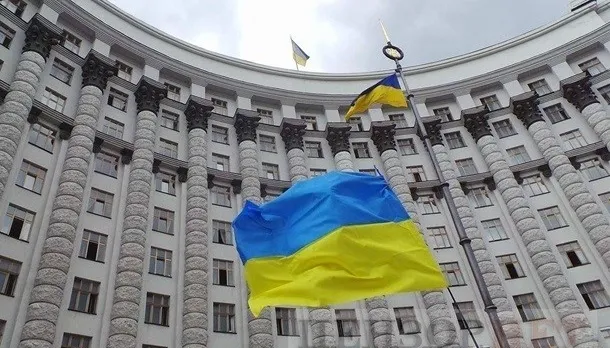 Уряд зменшить доплати аварійним бригадам, які відновлюють пошкоджені об’єкти після атак РФ