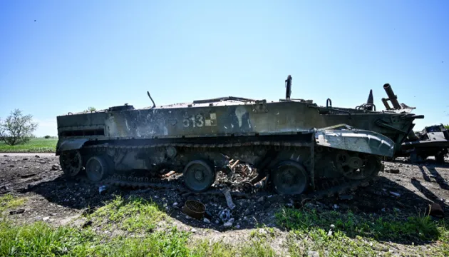 1850 военнослужащих и сотни единиц техники — потери армии РФ за сутки