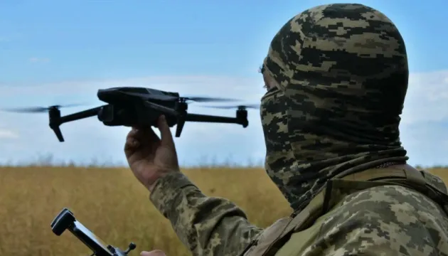 Відео: дрони СБУ знищили 14 одиниць ворожої техніки та десяток росіян Відео: дрони СБУ знищили 14 одиниць ворожої техніки та десяток росіян